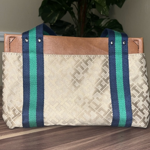 TOMMY HILFIGER MONOGRAM GREEN AND NAVY STRIPE PURSE - Picture 3 of 16